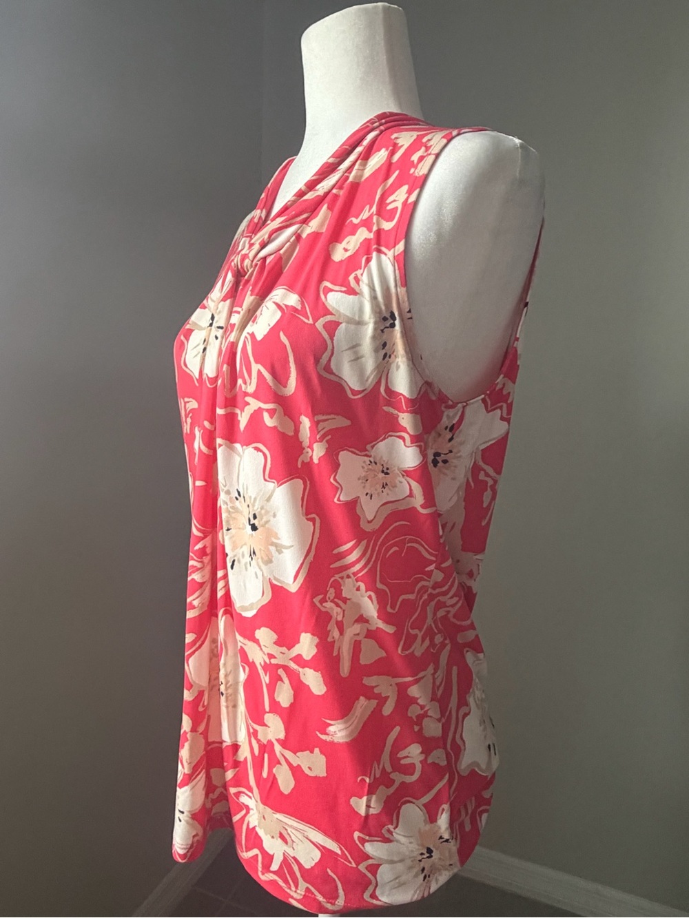 KARL LAGERFELD PARIS Coral Pink Floral Twist Neck Sleeveless Blouse Size Medium - Picture 4 of 11